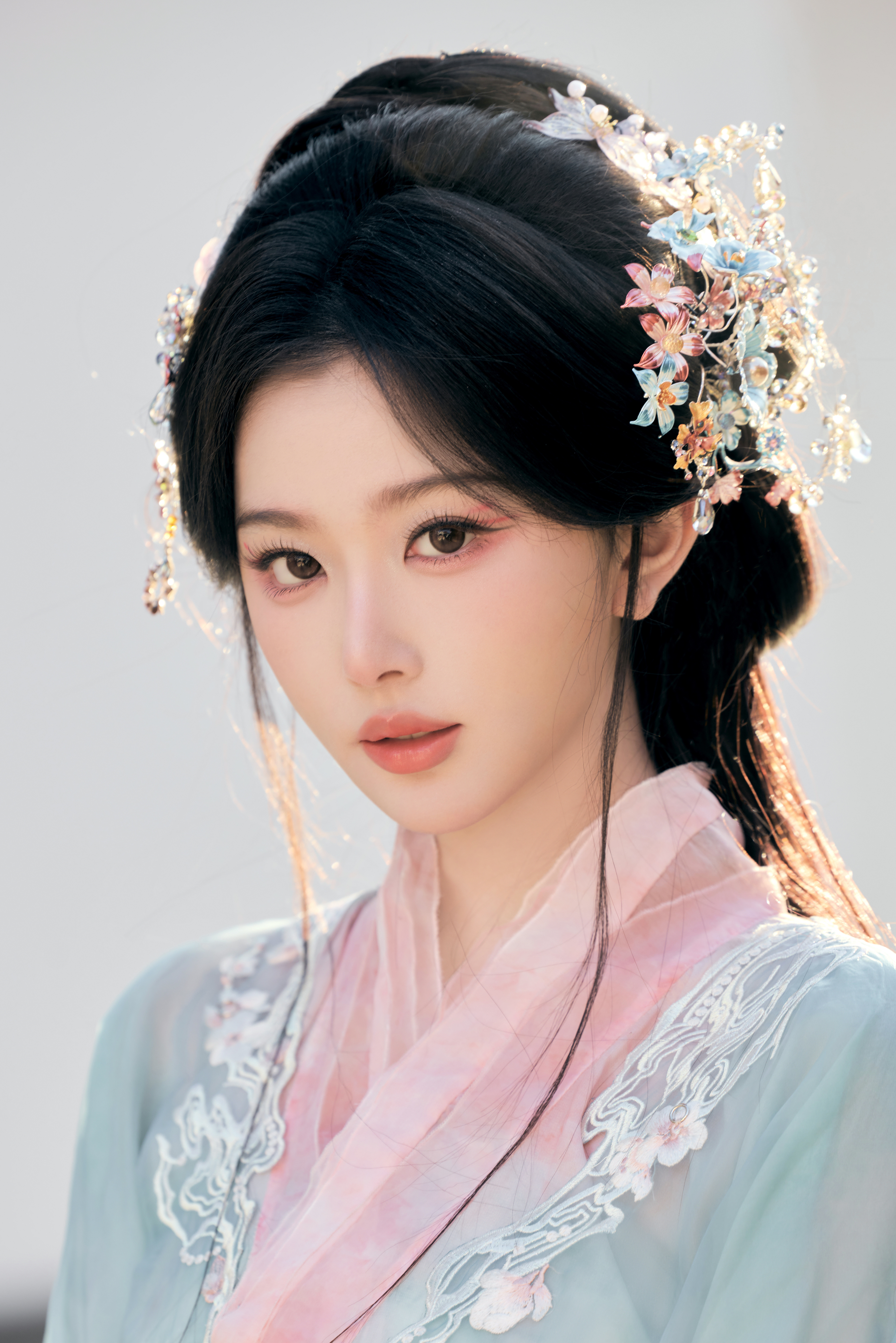 孔雪儿 ✨一顾倾城，再顾倾心，这抹清艳，足以惊艳整个时光。