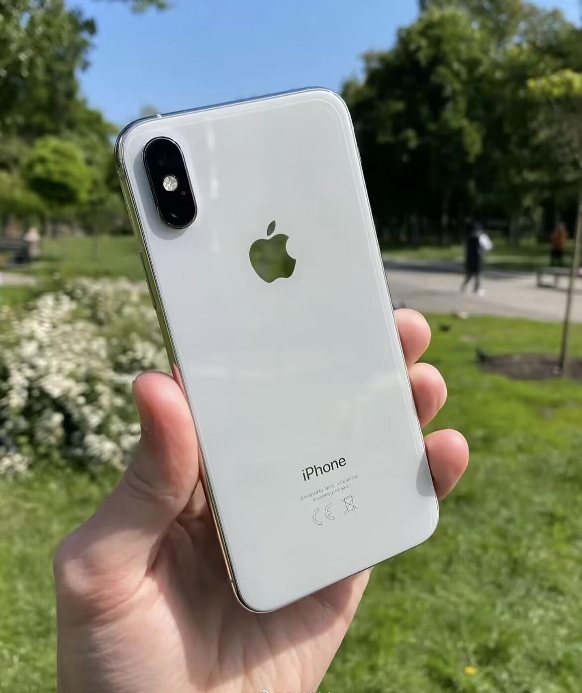 早期iPhone的起售价长期比较稳定，到了iPhoneX，起售价直接来到