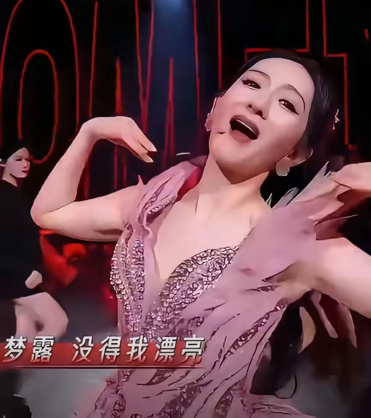 真的不能来个人管管谢娜吗？人到中年事业依旧忙不停，先是参加《浪姐》主持，随后又举
