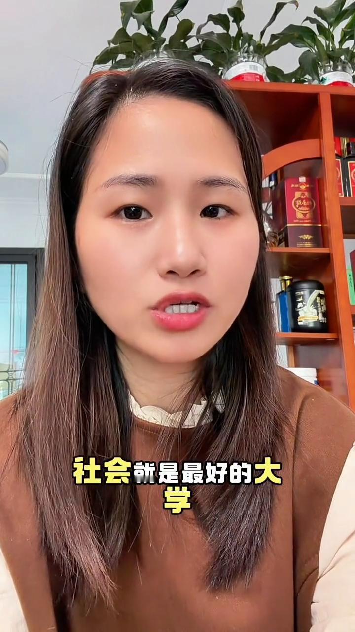 不管做什么事都把孩子带上，社会就是最好的大学。不管做什么事情，只要方便就把孩子