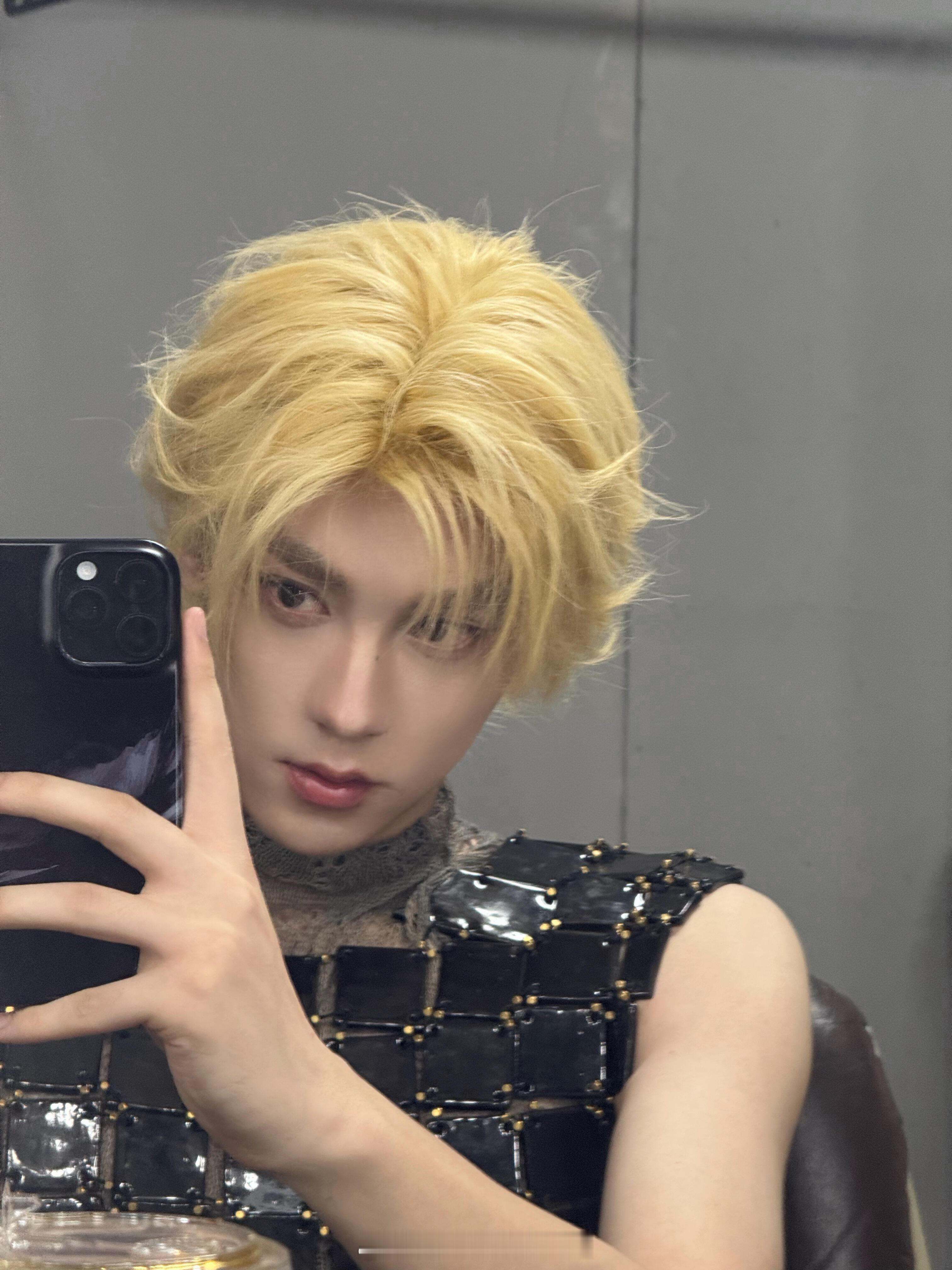 田栩宁小红薯营业，完全动漫男主。​​​