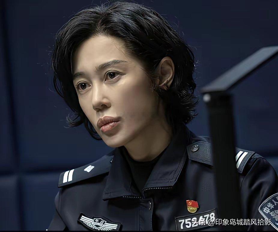 《藏锋》中的女主角，整个剧里拉了张脸也不知道给谁看，谁欠你钱，你找谁要去，能不能