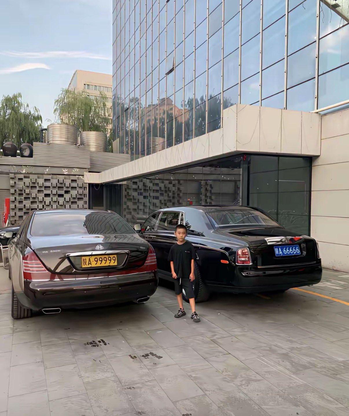 这是谁的坐骑啊，这么逆天的车牌，两个省会城市豹子号，车也牛逼。有西安的朋