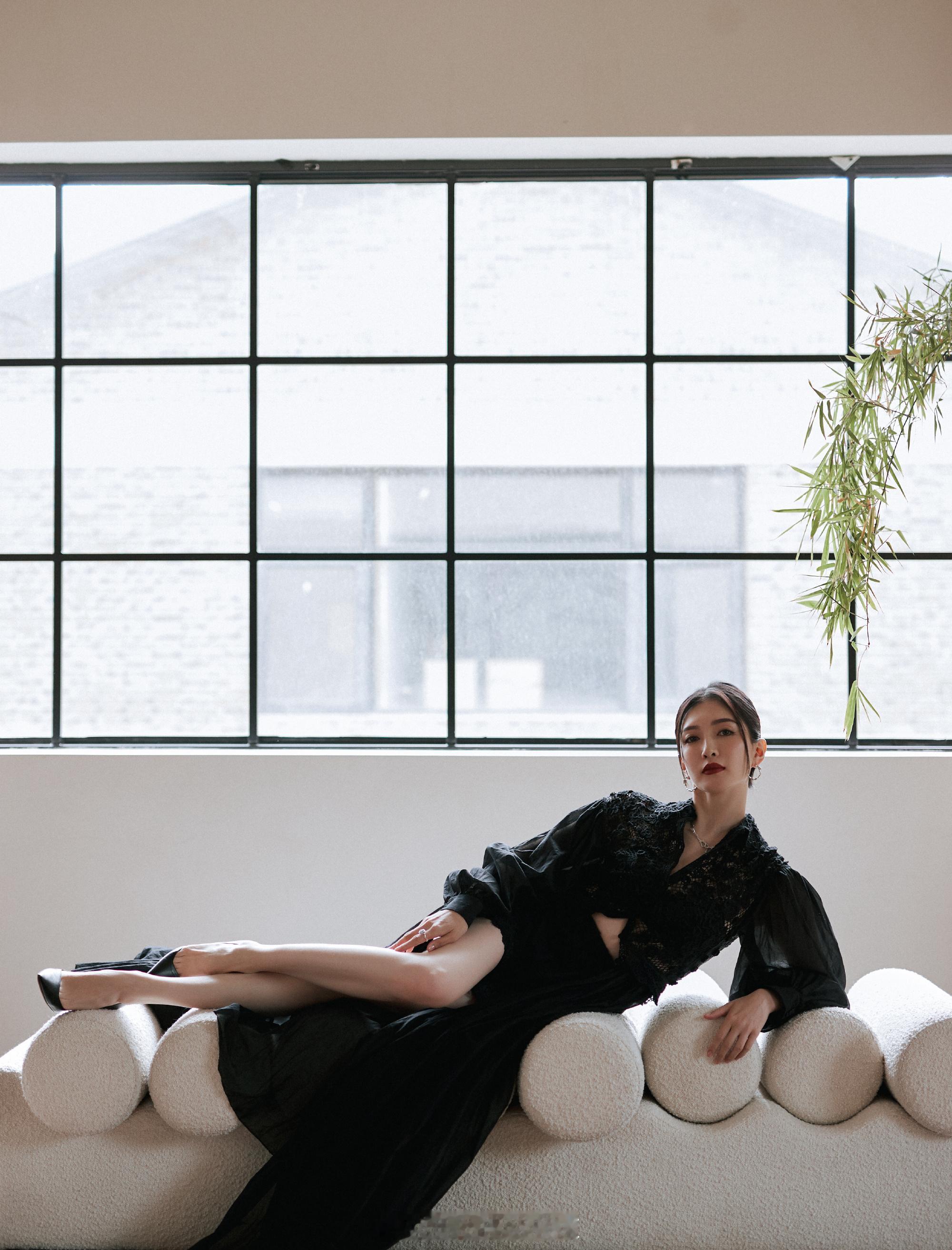 江疏影曜黑灵韵性感蕾丝长裙