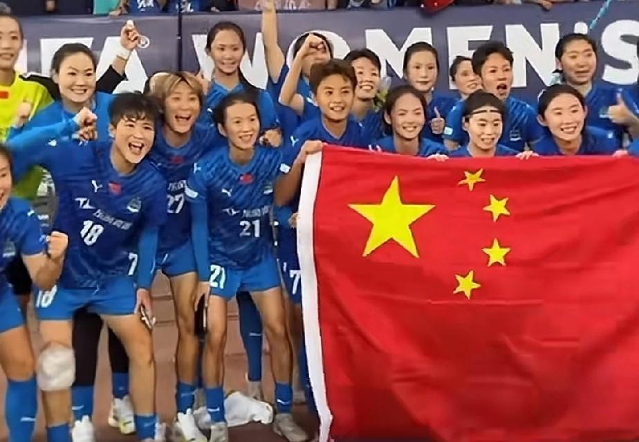 你能想象吗，中国足球的荣誉靠武汉女足挣回来了，而且还是单刀球，赢了大洋洲冠军，太