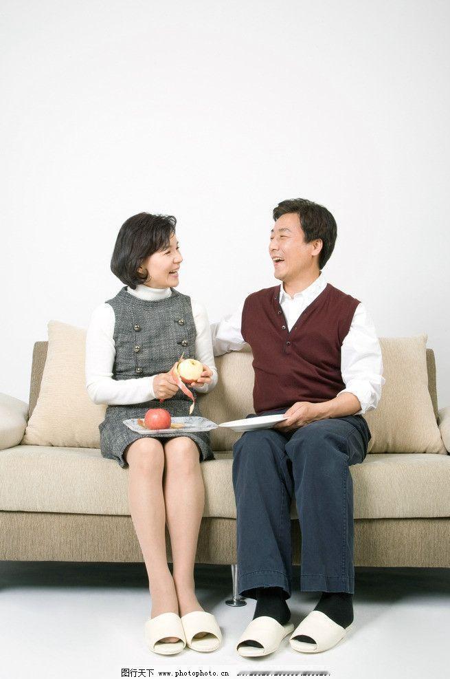 80岁奶奶的大实话：晚年夫妻的6句“保命真言”，句句戳心我家楼下住着一位8