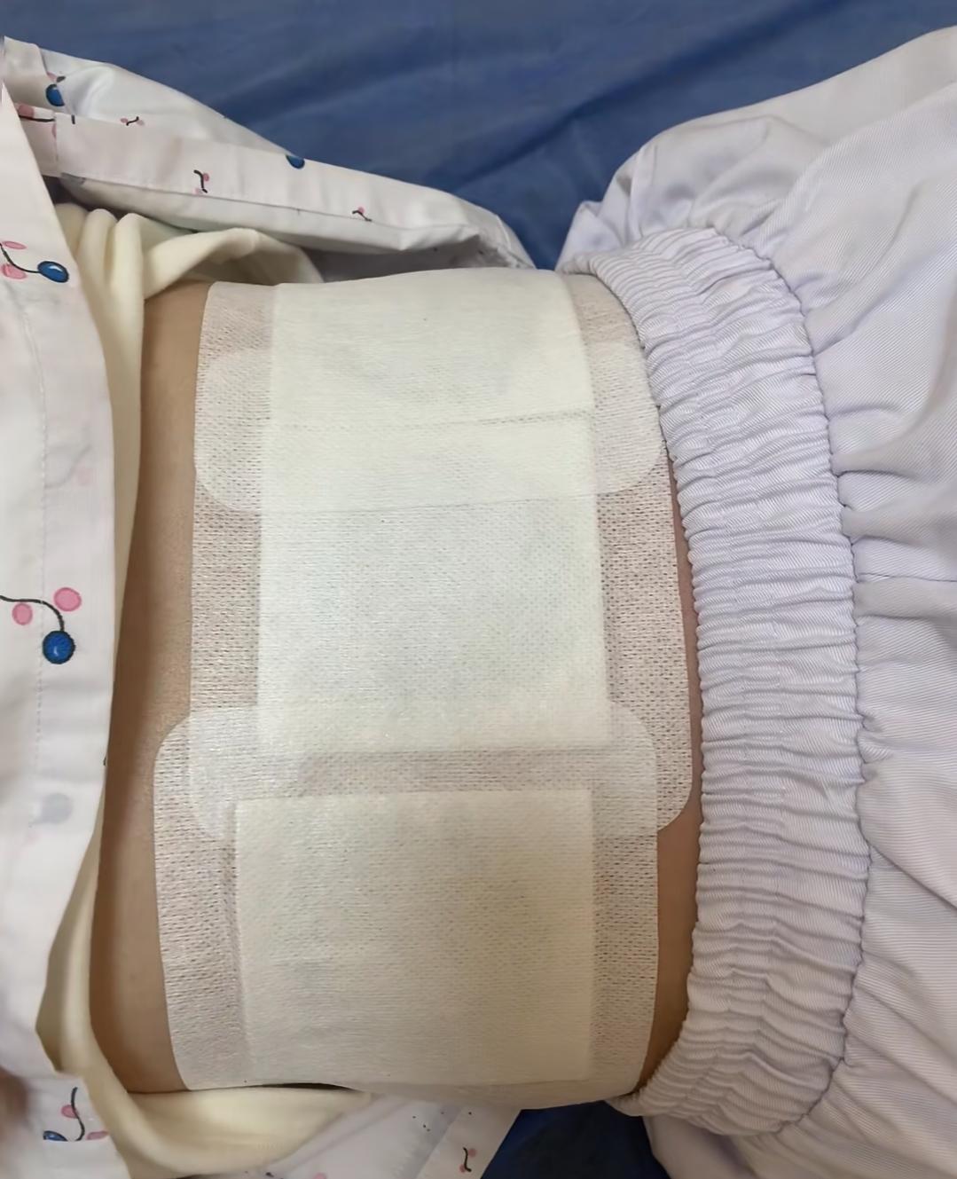 陪我爸去北京看腰，挂了个满头白发的老专家号，这趟真没白来！老专家刚摸两下我