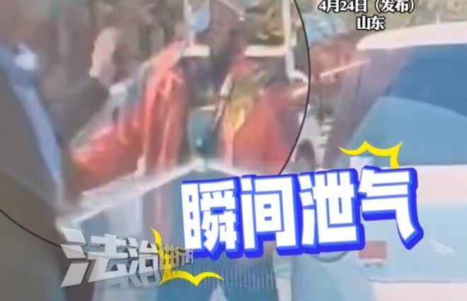 “建议全国推广！”山东，前面的白车突然压实线变道转弯，差点与后车的男子撞上，男子