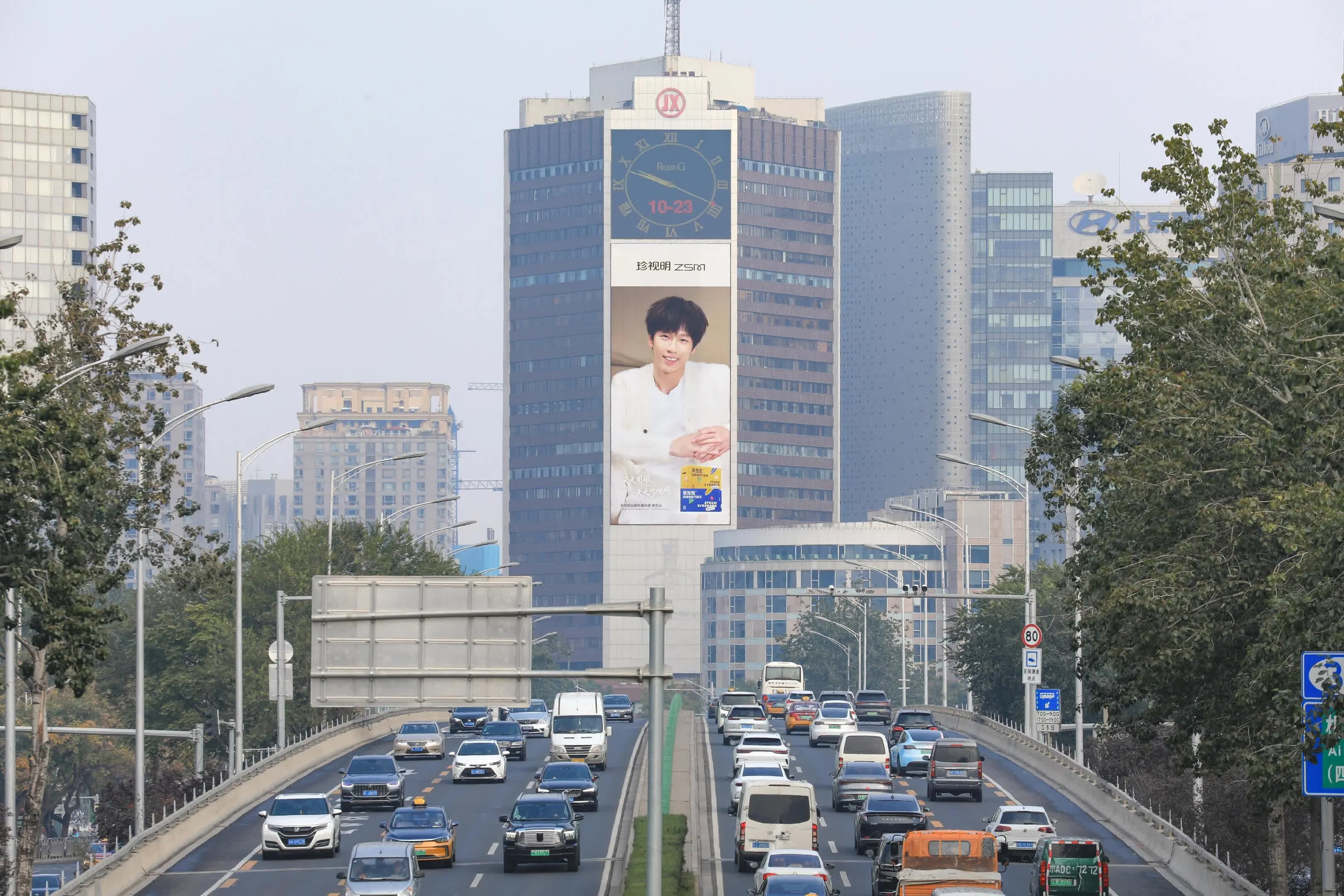 林高远，以卓越的竞技精神与坚定的信念，成就非凡。作为珍视明品牌形象大使，他不仅是