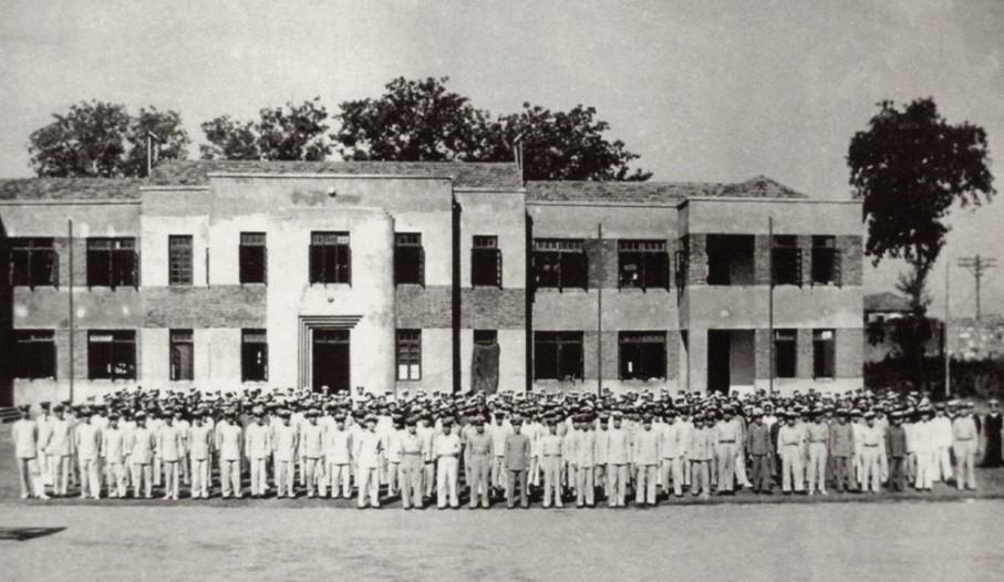 1949年4月23日，国民党海防第二舰队司令林遵率领“惠安”“永绥”等9艘军舰和