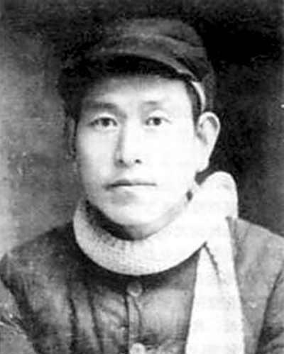 1977年，赵苍璧任公安部部长、党组书记，组建武警部队，大力整顿社会治安秩序，领