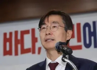 尹锡悦下台后韩国政坛乱成一锅粥韩国政坛现在简直就是一出狗