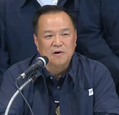 佩通坦这次看望父亲他信时绝对是脚步最沉重的一次，因为他信的侄子参与竞选，结果不仅