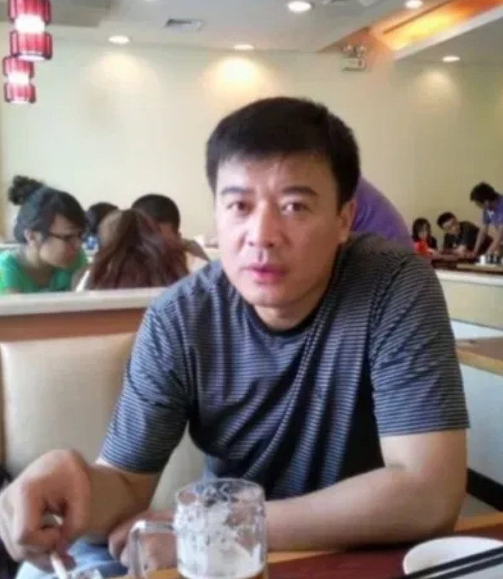 我母亲快七十岁了，北师大985毕业，享受国务院津贴的特级教师，哈尔滨一所最著名的