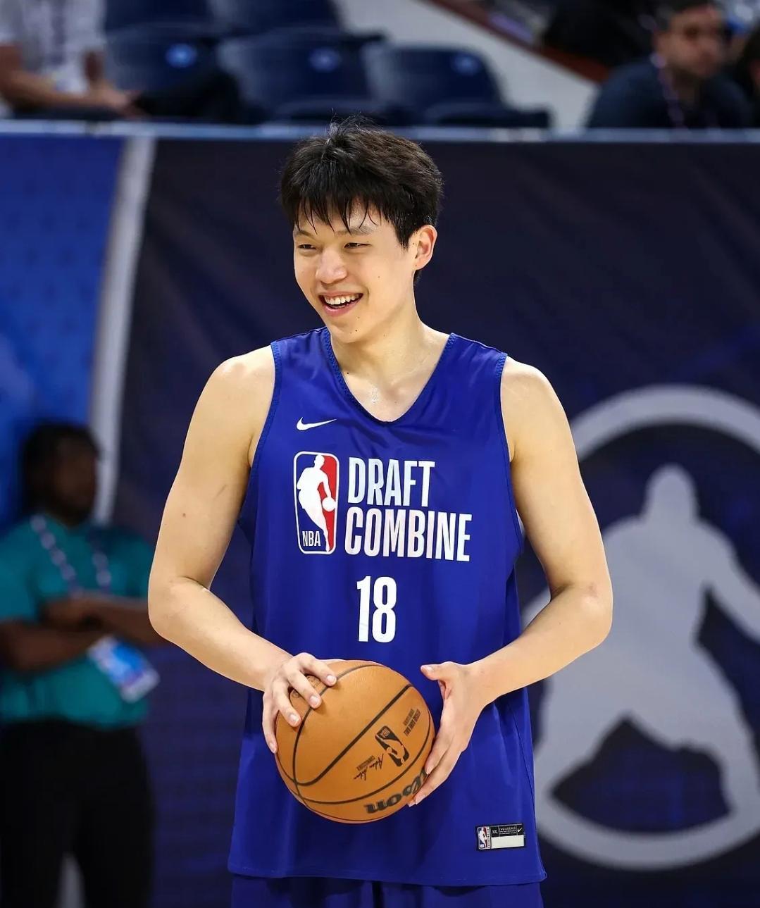 弗拉格已经瑟瑟发抖了，杨瀚森选秀顺位冲到第20位直逼状元！刚刚美国NBA权威