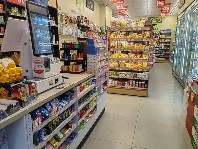 为什么24小时便利店凌晨没人也不关门？不是做亏本生意，盈利逻辑藏在暗处你有