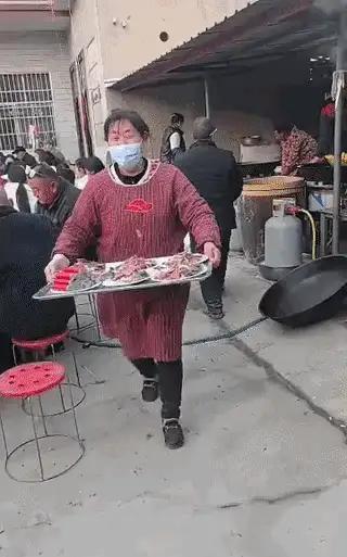 大妈这道菜，应该是没有人会抢了吧。