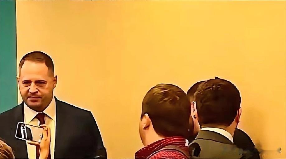 11月29日早上最新消息速报，全都不容错过，第三条，乌克兰首席谈判代表叶尔马克辞