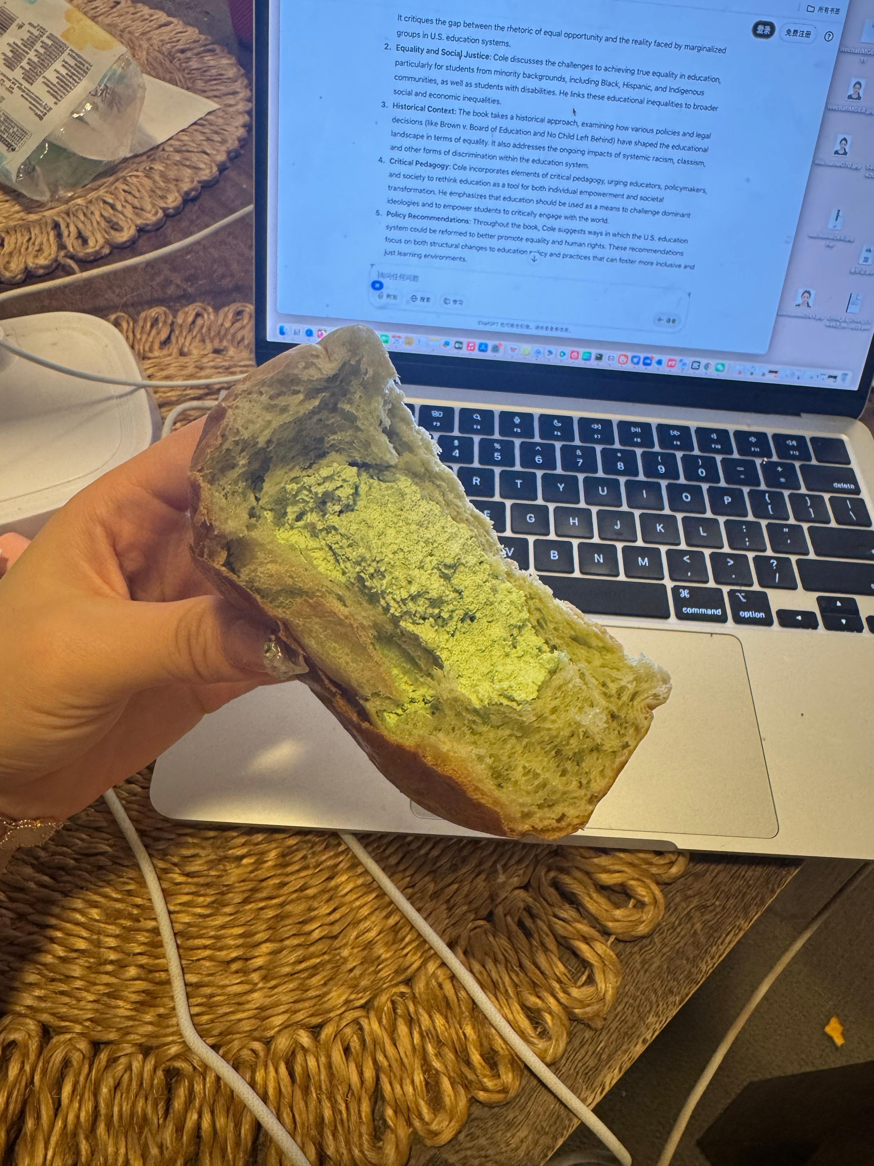 笨蛋怎么泡芙面包都分不清，买成了大面包好难吃哈哈哈哈哈​​​