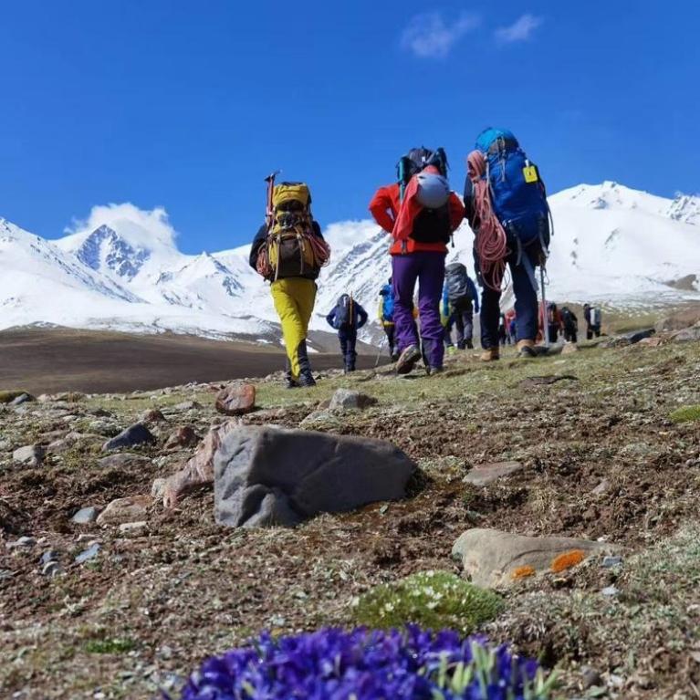 23岁男孩葬身高原！别让：说走就走成一去不回2025年12月21日，在四川甘