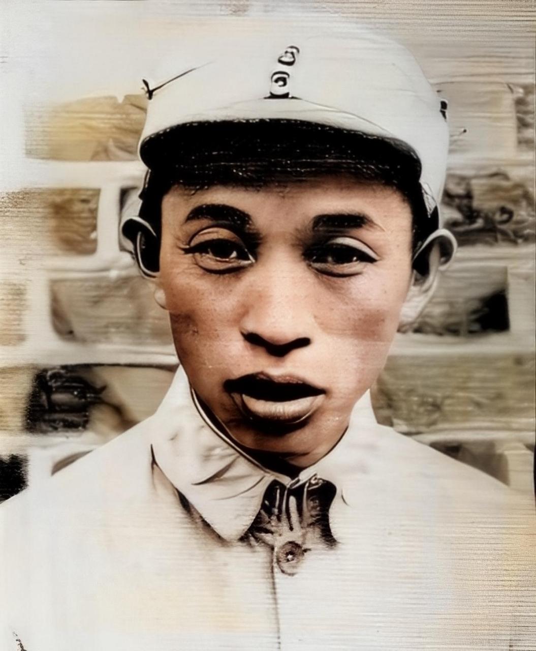 1943年，一名侦察员慌慌张张跑进新四军第6师16旅旅部报告：“旅长，不好了，我