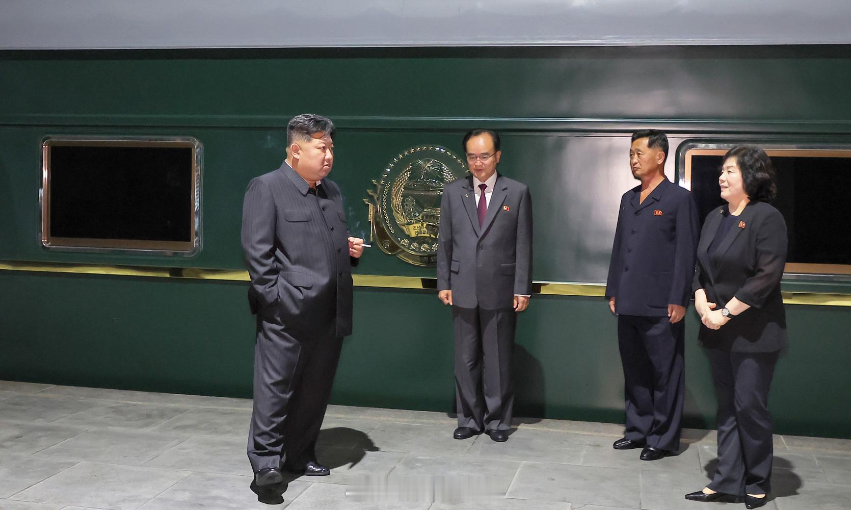 金正恩同志在路上明天一起看阅兵金正恩已启程来华​​​