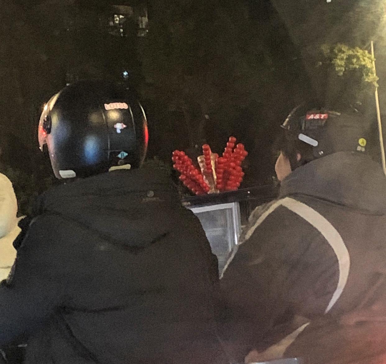 刚刚朋友找我聊天，她说她现在很纠结，实在不知道怎么办了，在这里只能找我倾诉了！