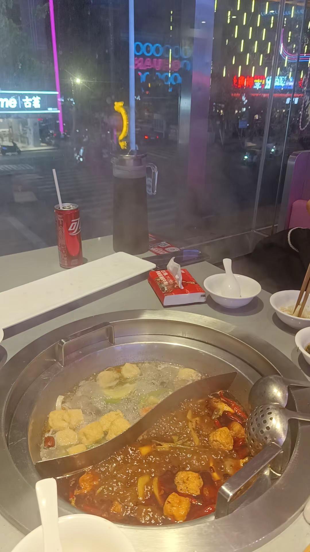 怀孕的待遇就是好，想吃什么邱总都能满足，突然间感觉邱总挺好看的