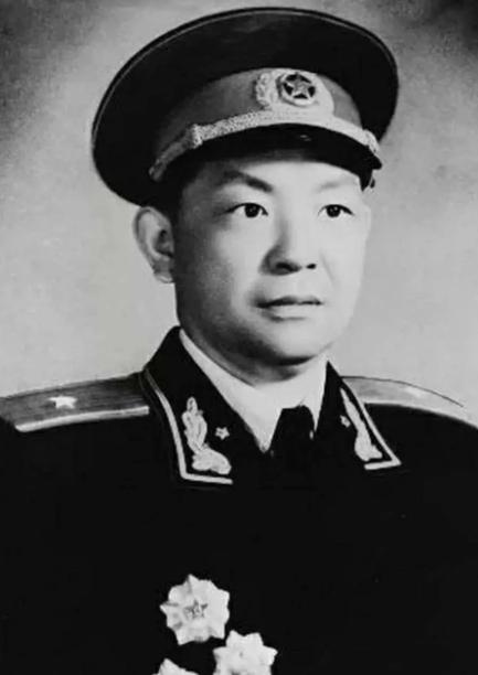 1955年，授衔结果出来后，5位开国上将、3位开国中将联名找到了罗荣桓，说：“谭
