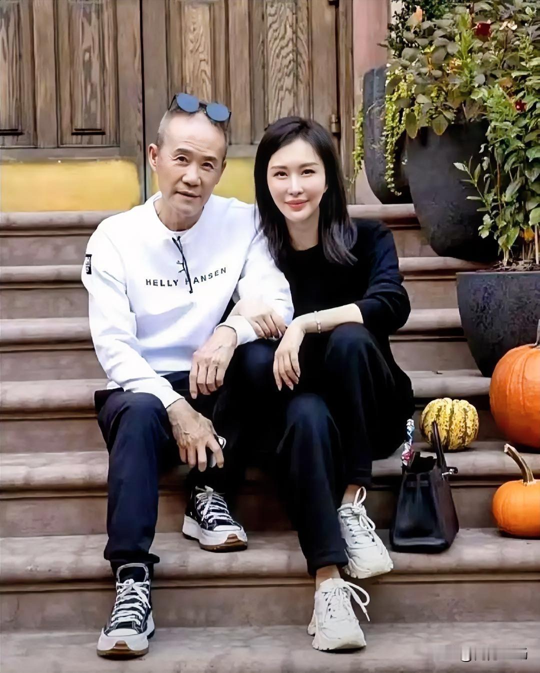 最近田朴珺开“贵族班”培训课程频上新闻，学费99万元，据传是教摆刀叉、穿着打扮等