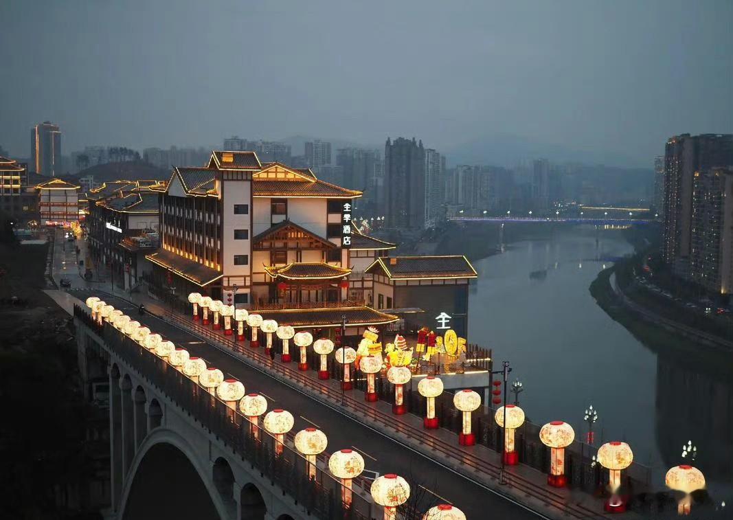 朋友圈里凡是爱好玩车的，都在转某车帝的“画马”。讲真，“跑山路书”以前也见得多了