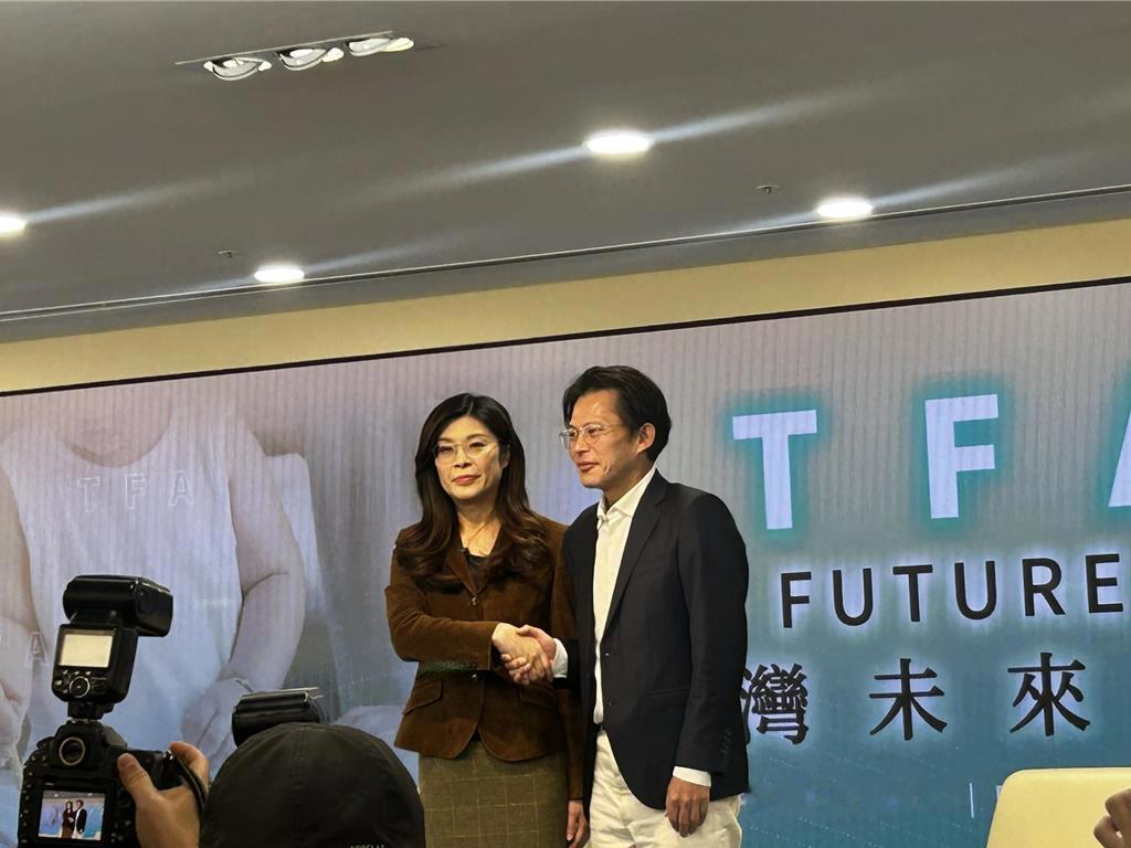 郑丽文要来内地，到北京参访，要邀请，要尊严，要对等，这个可以。作为中国国民党的主