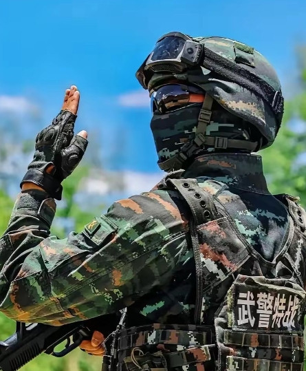 武警是属于解放军，还是属于警察？​答案：都不是！武警不是警察，也不是解放