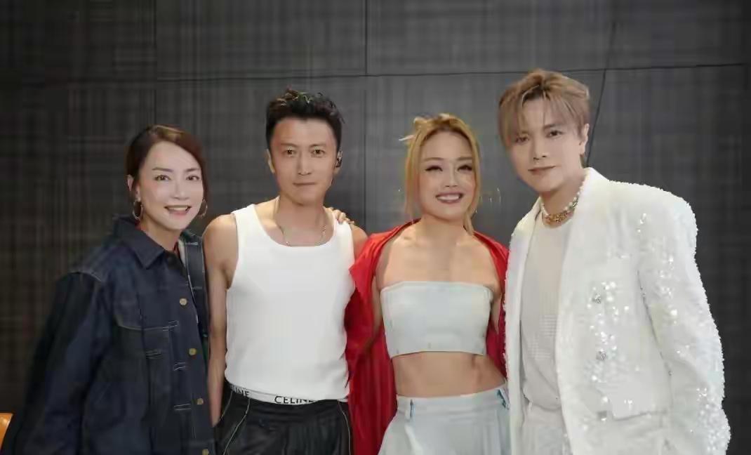 英皇靠内地输血活着，哪来的自信和硬气保一个过气的港独者？还有那