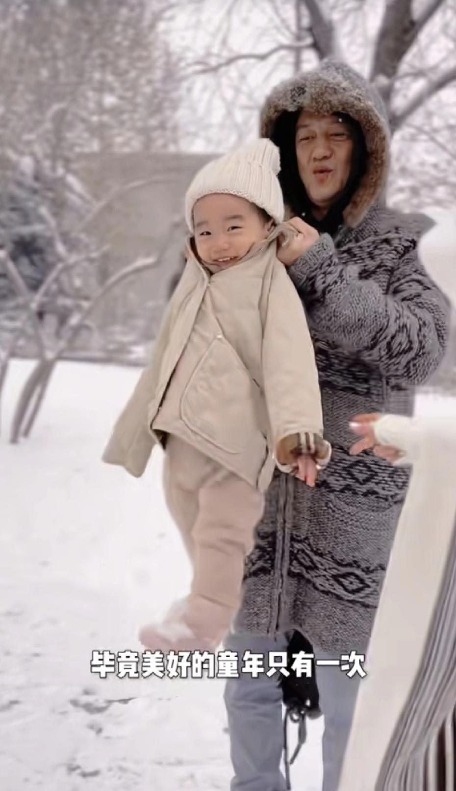 一件穿了十几年、补了三次的裤子，李亚鹏死活不让扔。你衣柜里那些只穿一季的“快时