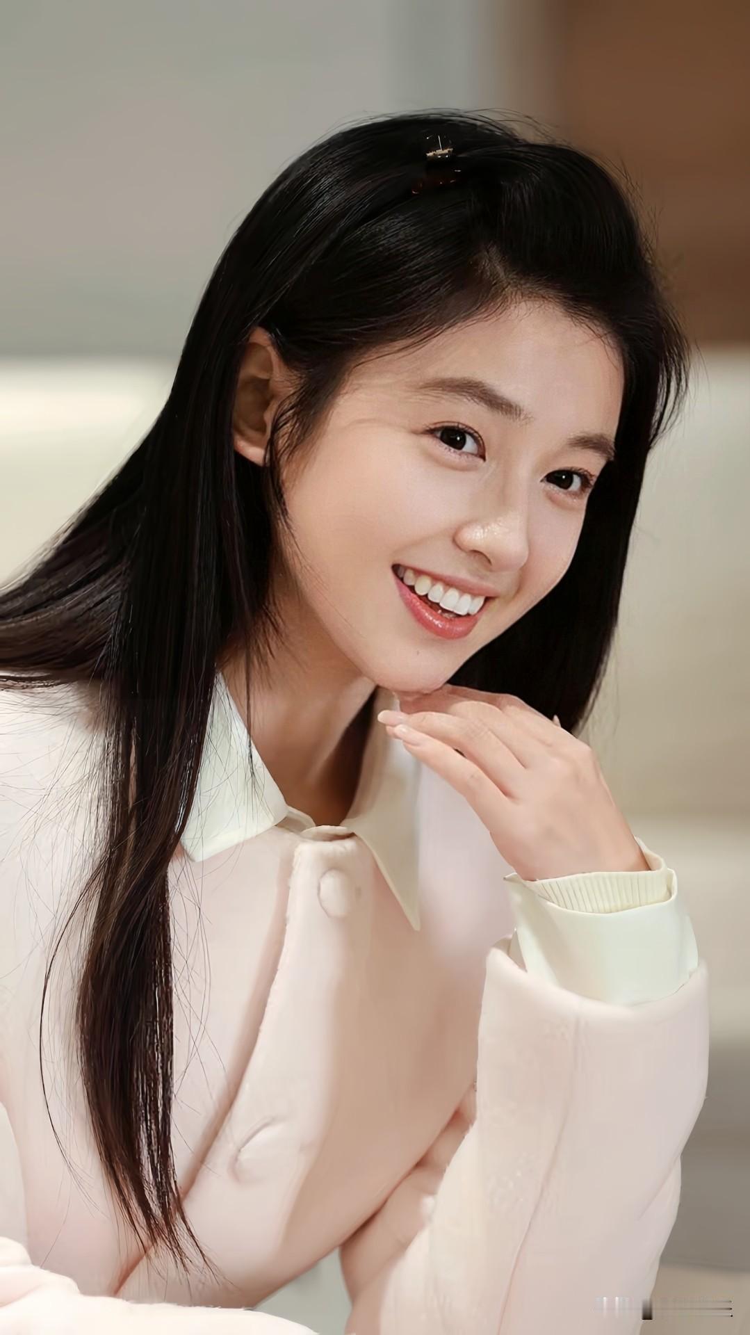 甜美笑容，温柔可人，粉色外套，元气满满！😊✨今日分享随手拍照片手机随手拍记