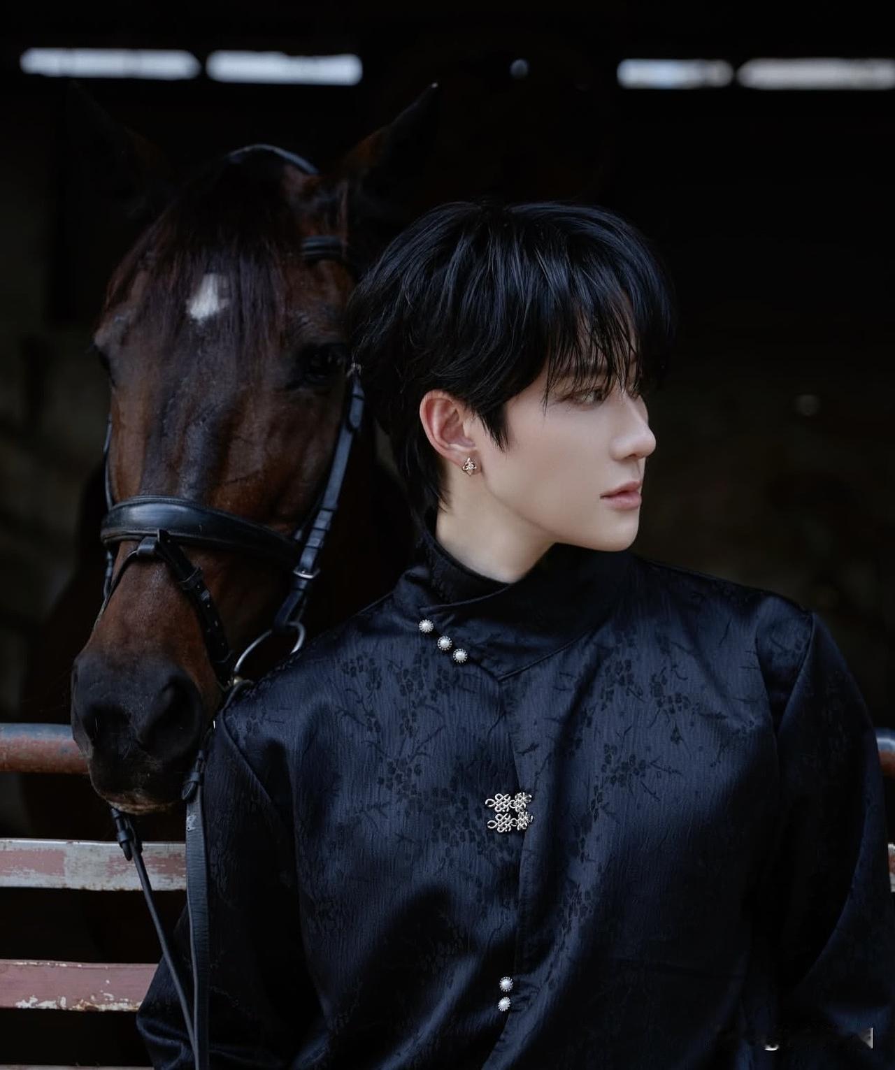 泰星的迎新春look。。Mike吴翊歌Namtarn、Diana、Richy、J