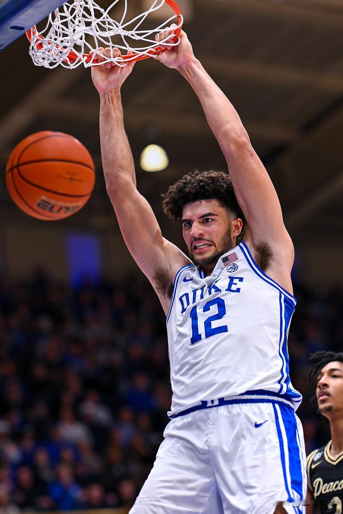 状元之争太激烈了，迪班萨爆砍43分后卡梅隆·布泽尔也爆砍32分!在今天进行的