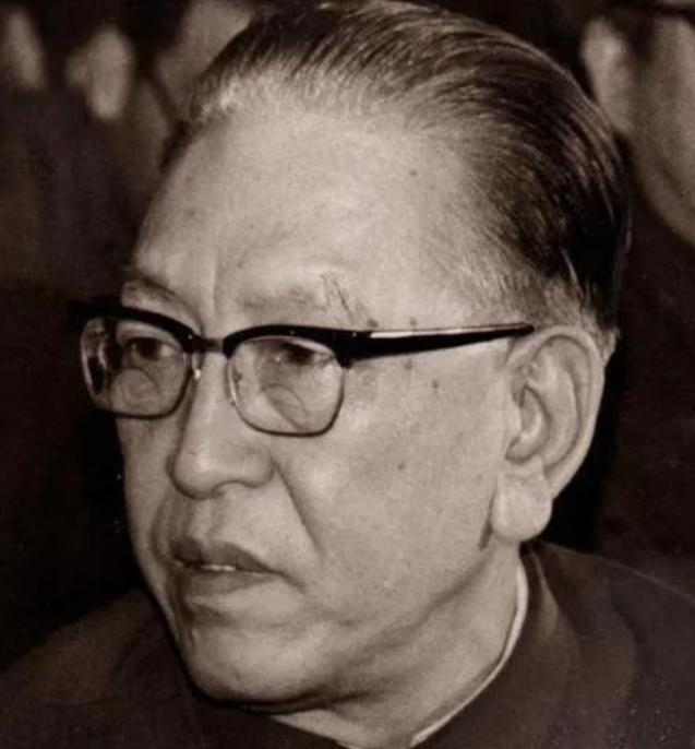 1955年授予上将的许世友问已经从事外交工作的耿飚，“要是你还在军队得授啥军衔？