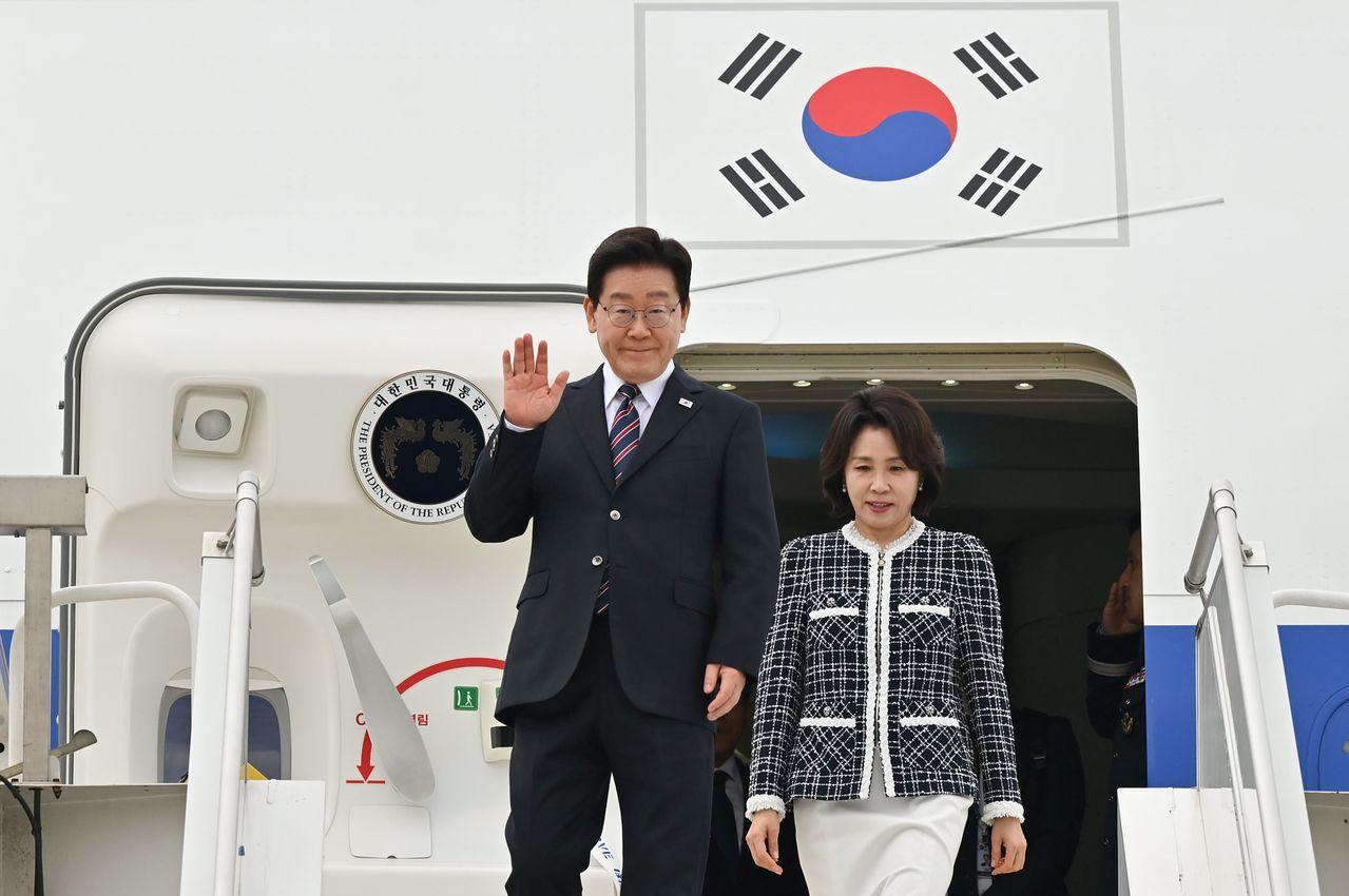 股价暴跌，李在明支持率降到上任以来最低点！7月30日，韩国四家民调机构公布的联