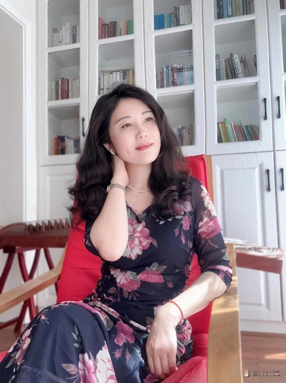 她女儿说：你上对得起父母，下对得起孩子，中对得起我爸爸，唯独对不起你自己。就是