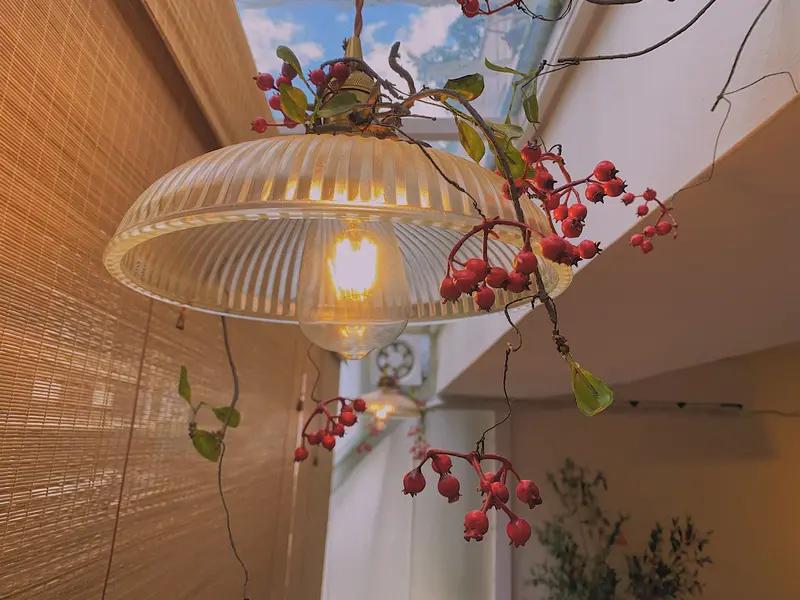 探店歪风真的太让人无语了！据经济日报报道，有些探店博主点满满一桌海鲜大餐，就象征