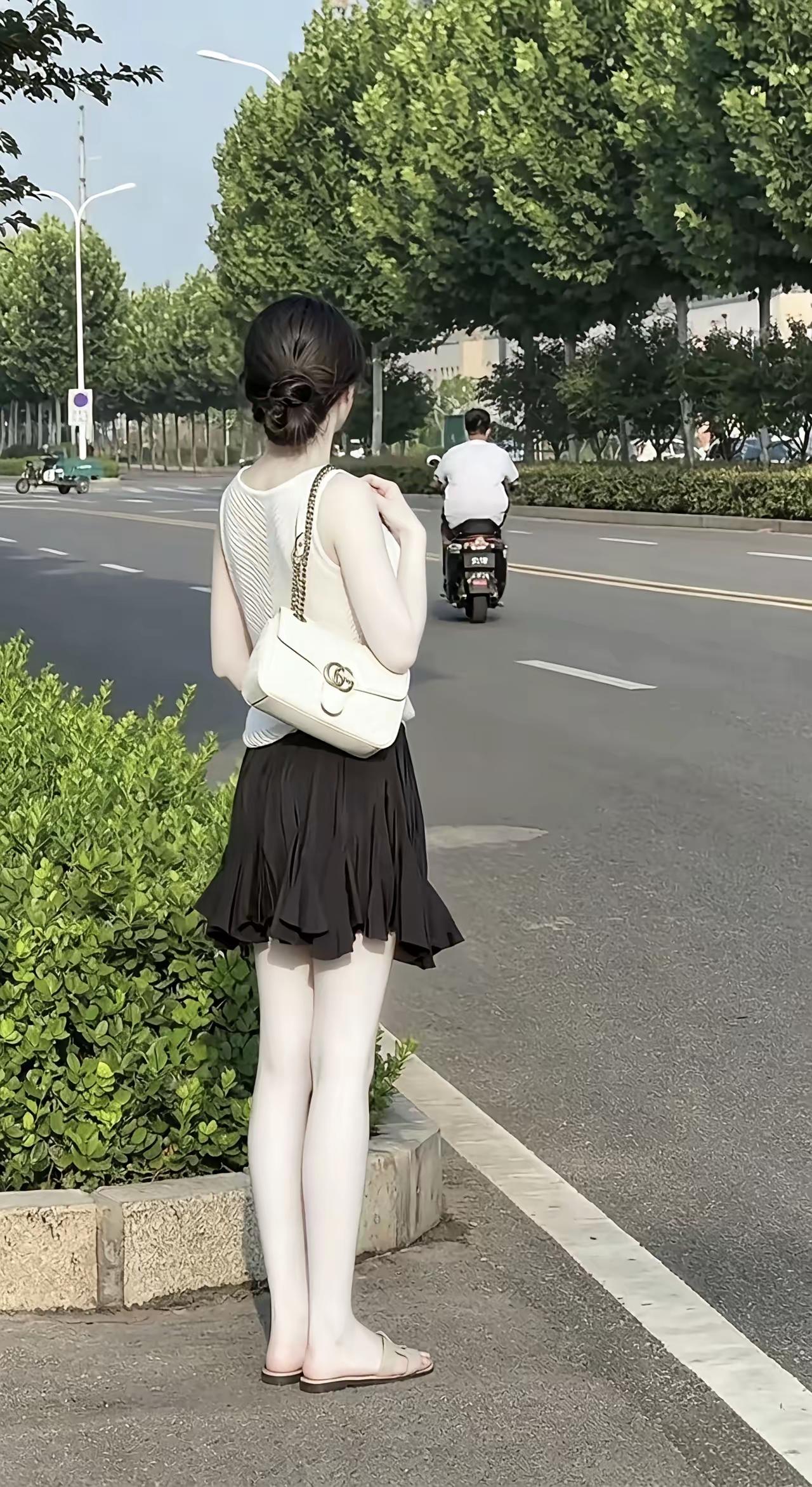 肤白貌美大长腿[比心][比心][比心]