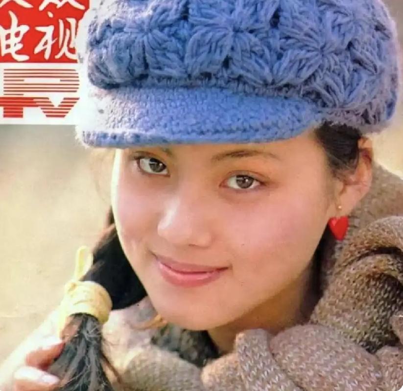 乐韵，是当年数一数二的丹凤眼美人。导演王扶林看中她的柳叶眉、吊梢眼，属意她扮演