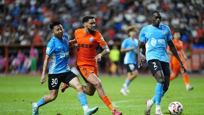 中超第8轮，大连英博1-3不敌云南玉昆，球队五连胜就此终结，目前积15分位列联赛