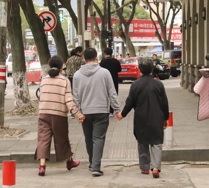 视频五分钟确定心意，第三天就领证，给了26万彩礼，九天后浙江男子提出离婚：“她有