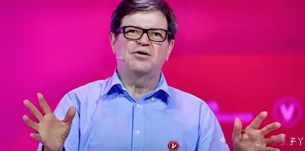 杨立昆在印度AI峰会的公开演讲，他给正在疯狂砸钱做大模型的印度，提了一条很“逆向