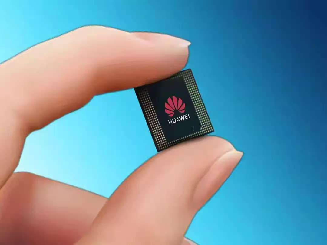 有些网友认为，他们掏钱给华为主要是为了让他挺直腰杆，现在研发了鸿蒙系统，麒麟芯片