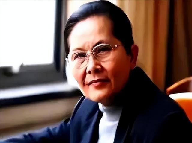 我国顶尖半导体教授李爱珍，申请中科院院士被淘汰，不料2007年，她竟然摇身一变成