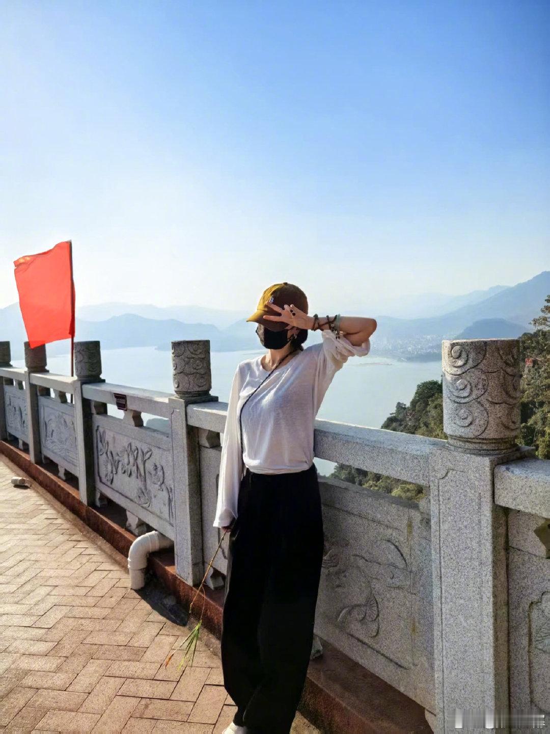 杨幂这是去哪里旅游了，IP显示在福建哇🙌